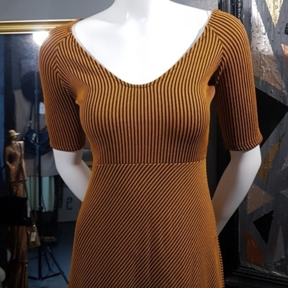 Zara Ribbed Midi Dress - Picture 4 of 5